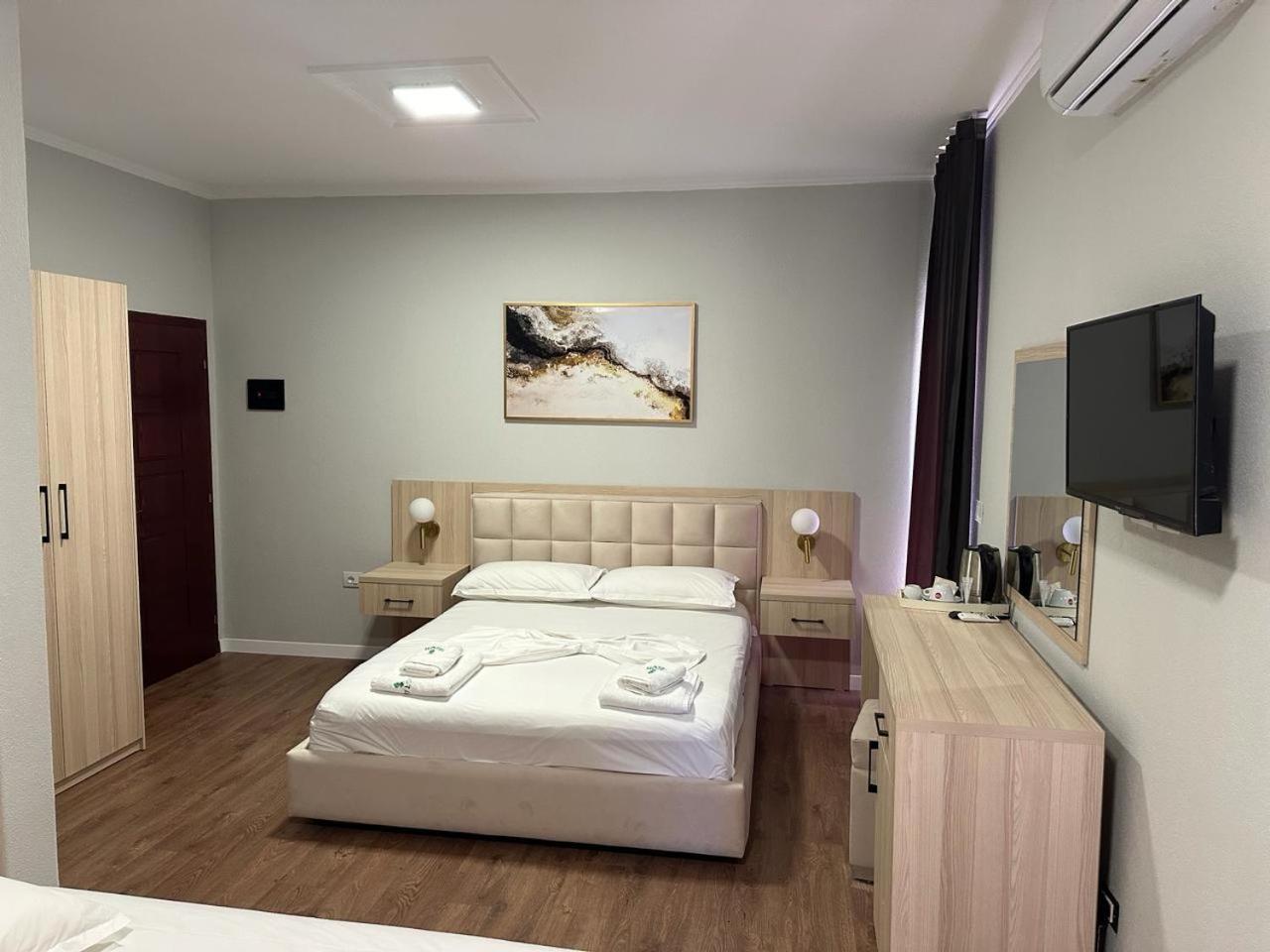 Hotel Dollari Kryemedhej Экстерьер фото