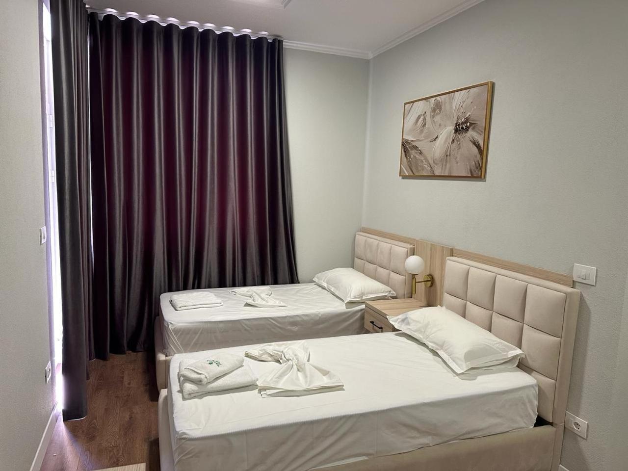 Hotel Dollari Kryemedhej Экстерьер фото